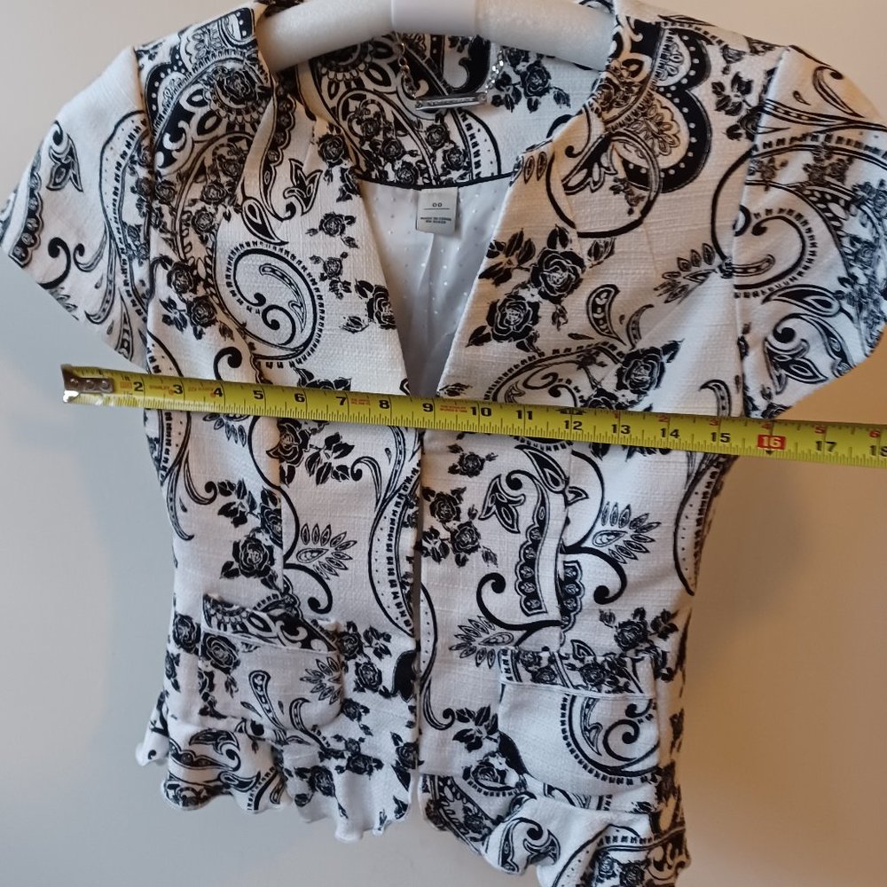White House | Black Market Short Sleeved Jacket - Picture 4 of 11
